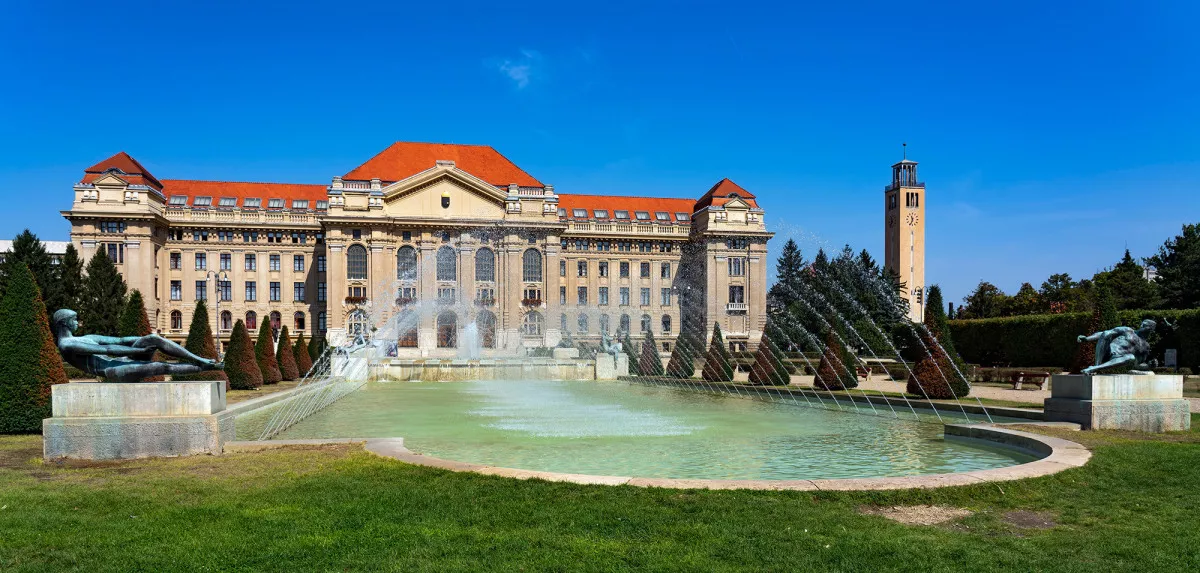 Híres szökőkutak Magyarországon - debreceni Egyetem szökőkútja (Debrecen)