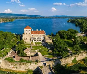 Városlátogatás az „Élővizek városában - látvnivalók Tatán