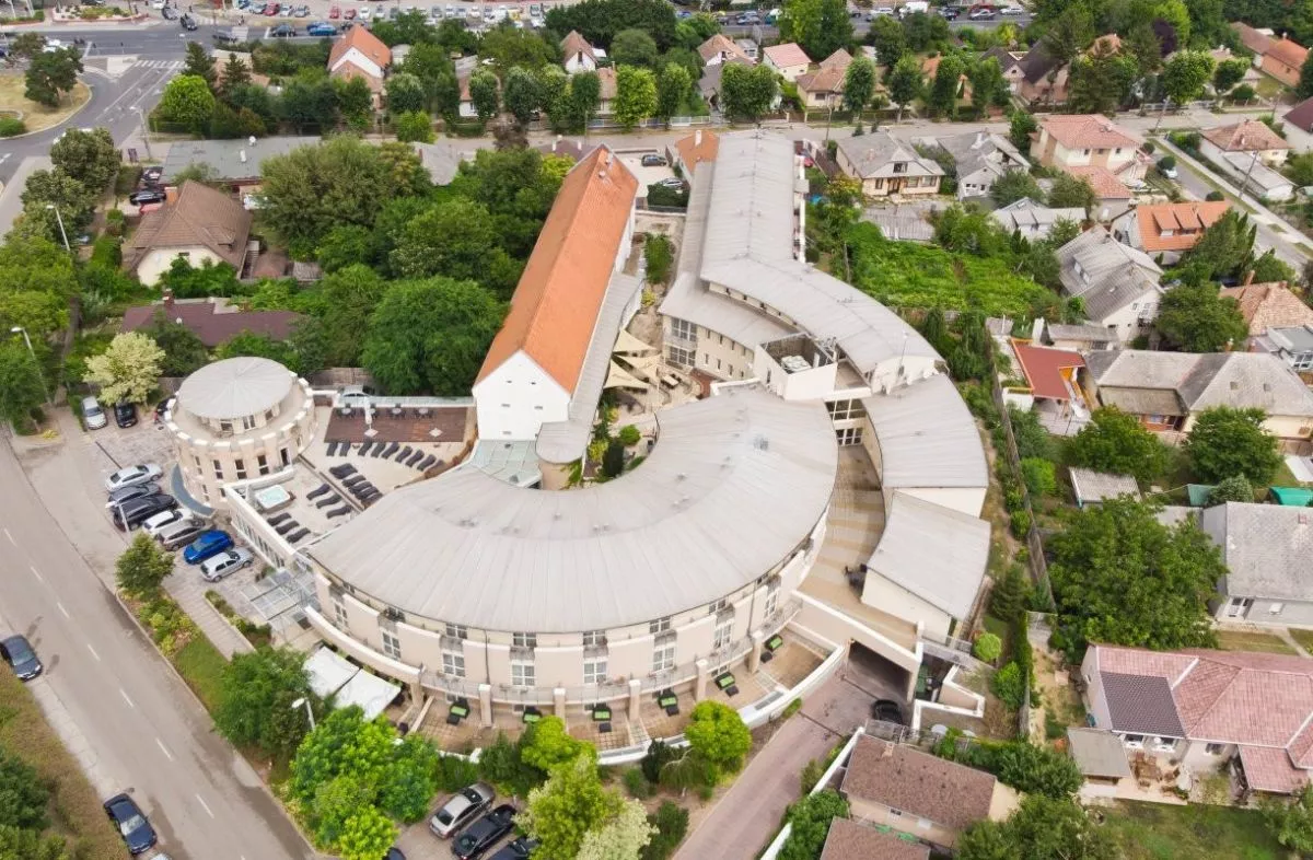 A siófoki CE Plaza Hotel az egyik legnépszerűbb balatoni wellness szálloda.