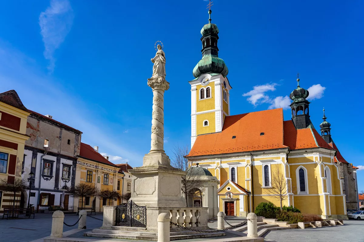 Látnivalók Kőszegen - Szentháromság szobor, a város legrégebbi barokk szobra.