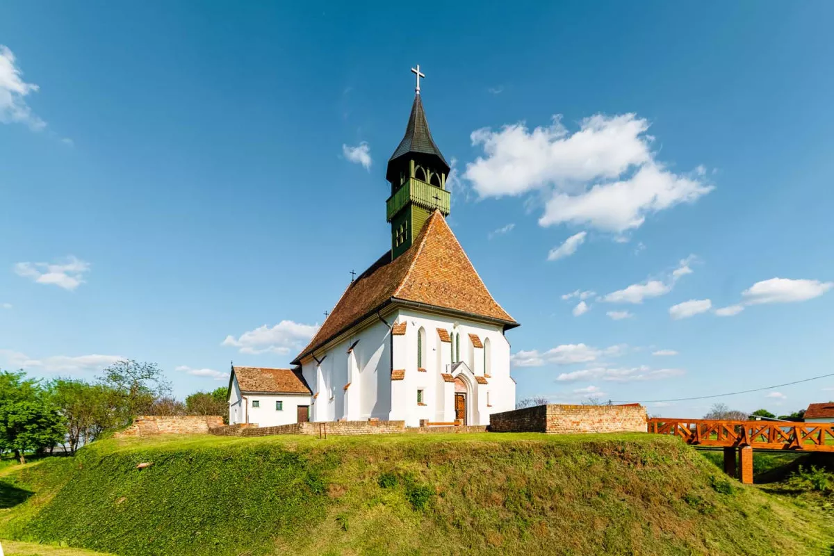 Legszebb látnivalók Magyarországon: Szűz Mária Keresztények Segítsége templom, Óföldeák