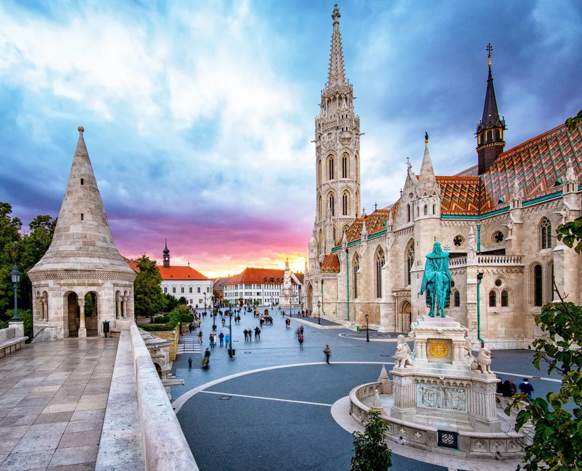 Tematikus városi séták és városnéző túrák Budapesten - Szentháromság tér