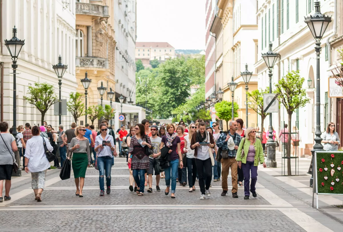 Hosszúlépés -Járunk? - Tematikus városi séták és városnéző túrák Budapesten