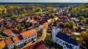 Élményekben gazdag tematikus városi séták és városnéző túrák Veszprémtől Pécsig