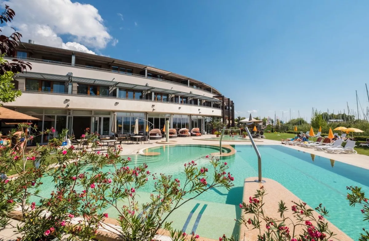 Balatoni szállodák kültéri gyerekmedencével - Hotel Golden Lake Resort****superior, Balatonfüred