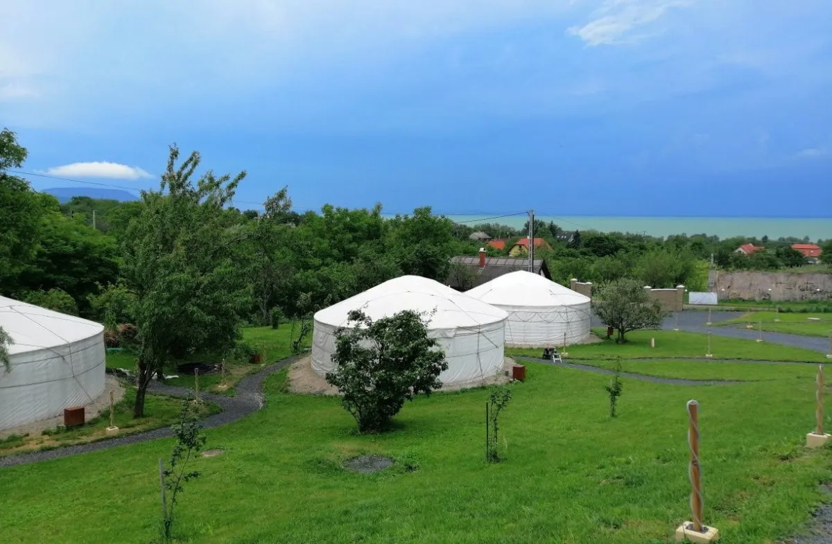 Jurta Spirit Hotel, Balatongyörök - különleges tematikus szállodák Magyarországon