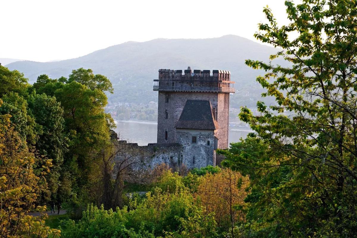 10 vonzó úti cél a tökéletes tavaszi kiránduláshoz - Salamon-torony, Visegrád