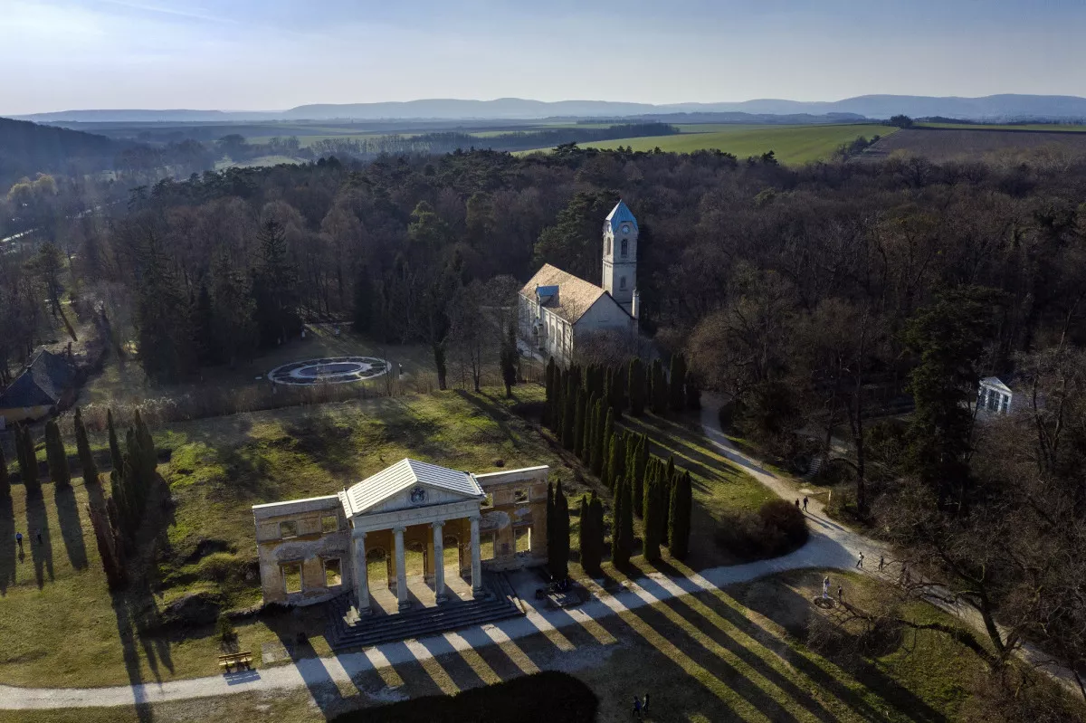 10 vonzó úti cél a tökéletes tavaszi kiránduláshoz - Alcsúti Arborétum, Alcsútdoboz