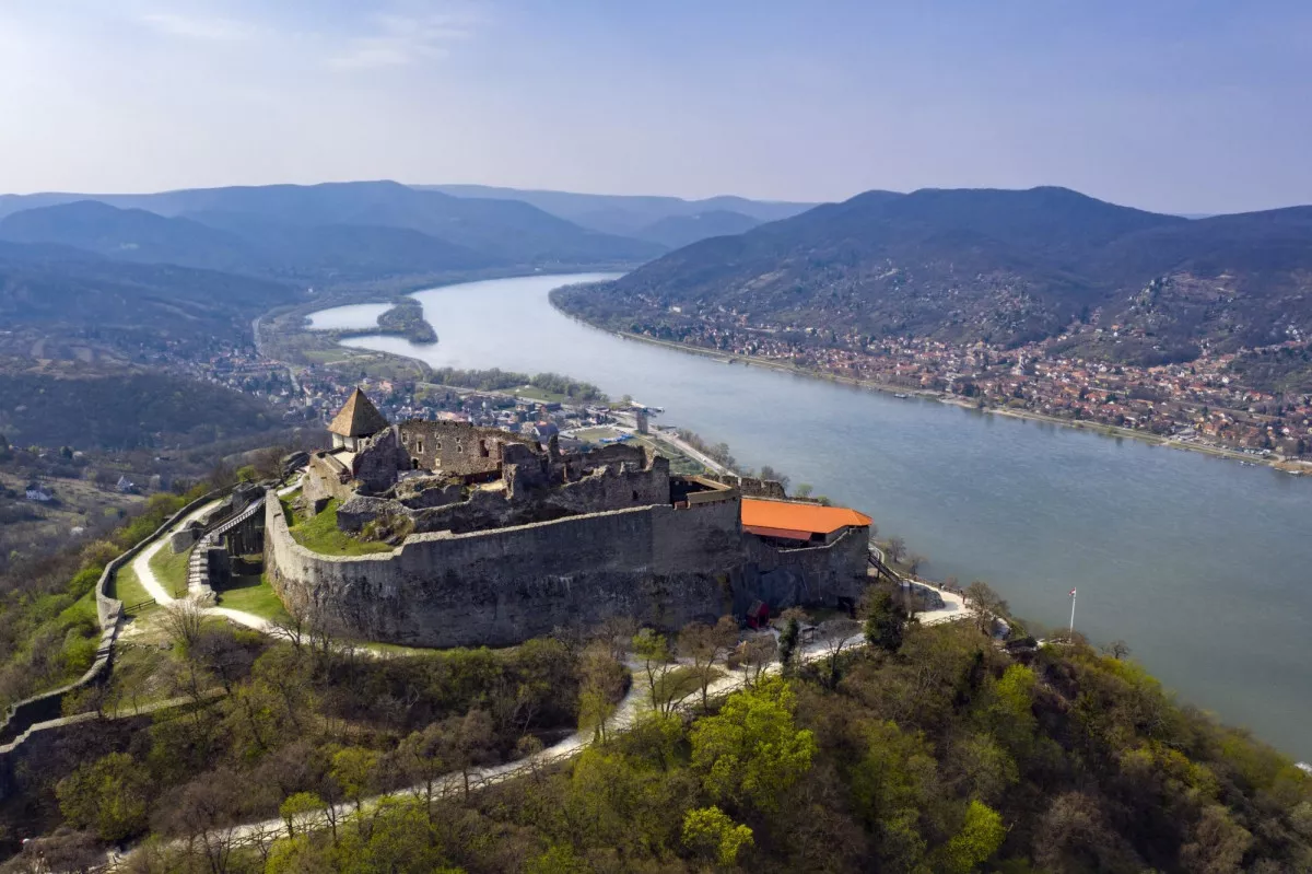 10 vonzó úti cél a tökéletes tavaszi kiránduláshoz - Visegrádi Fellegvár