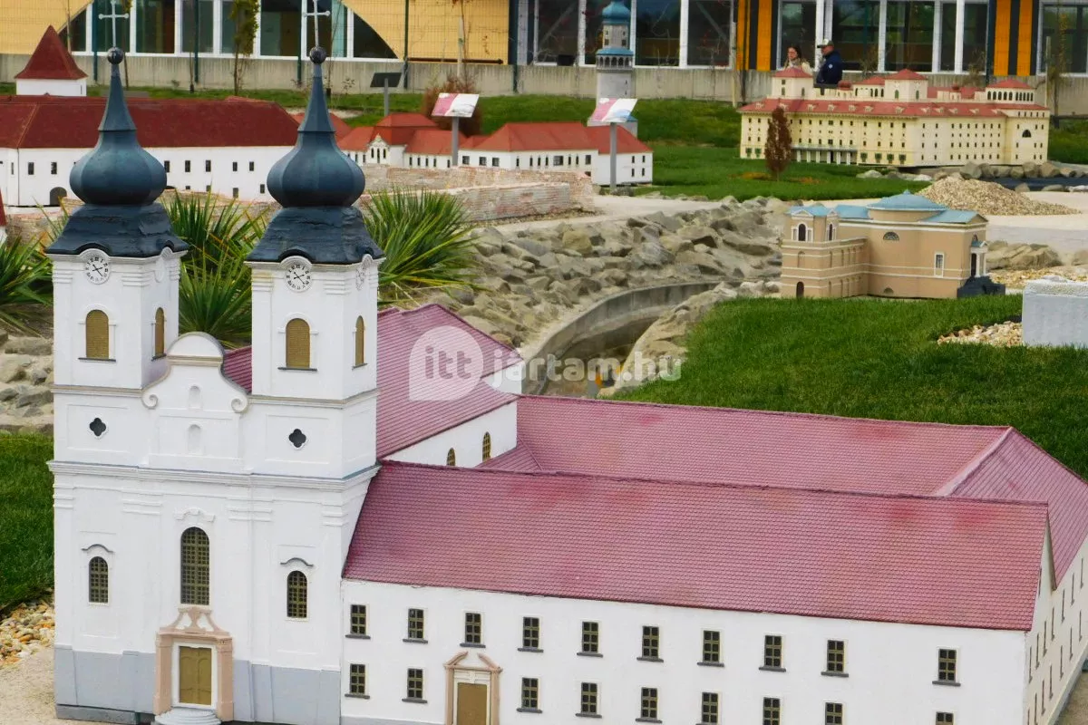 Városnézés és wellness - TOP 10 tavaszi úti cél és szálloda, ahol mesés élmények várnak - Ezer Év Park (korábban: Mini Hungary Park)