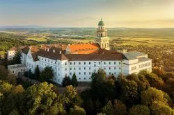 Ezeréves apátságok nyomában