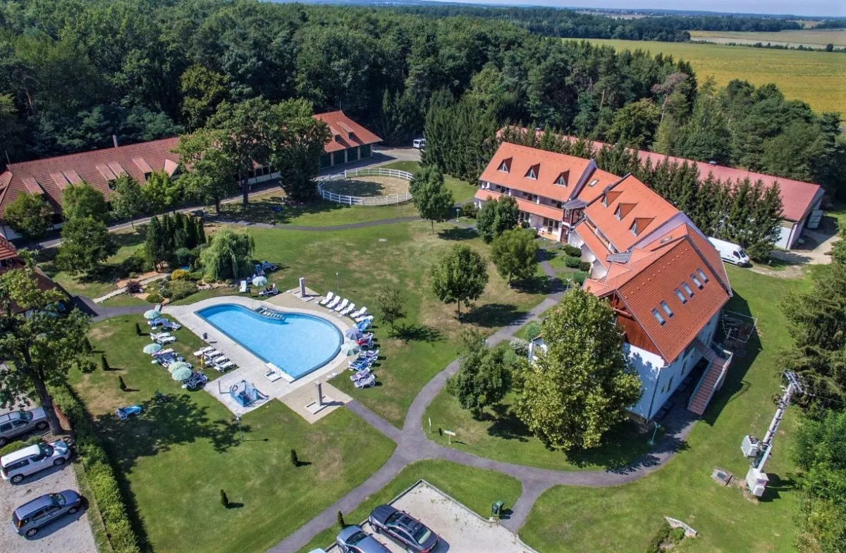 Dunántúli szállodák saját teniszpályával - Abbázia Country Club***, Nemesnép