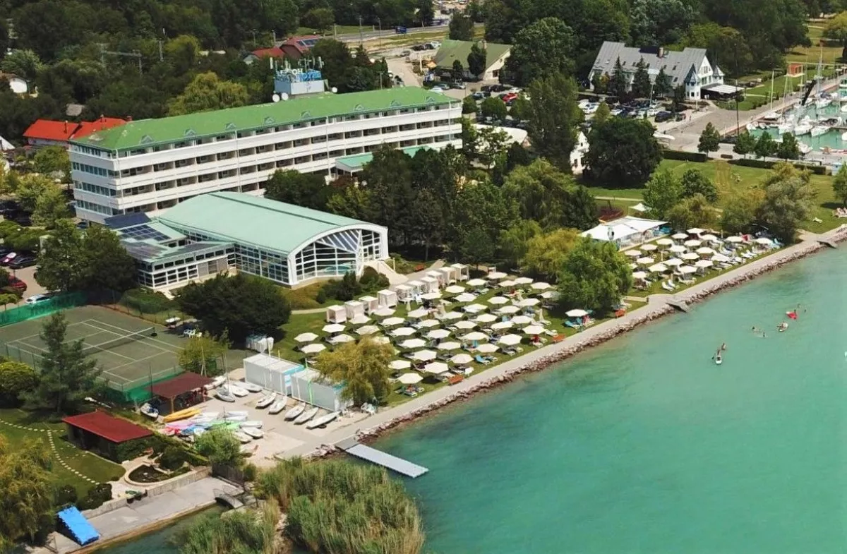 Balatoni wellness szállodák saját stranddal - Hotel Marina-Port**** (Balatonkenese)