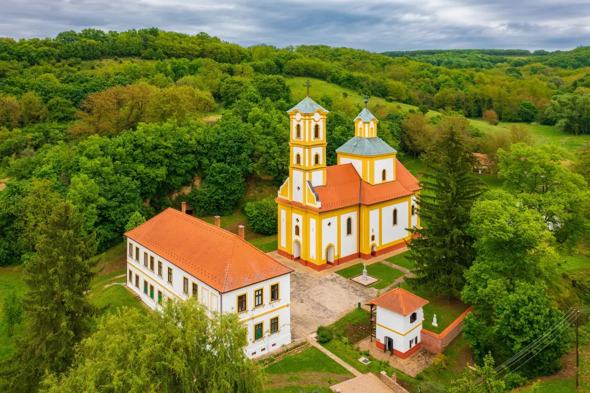 Mesebeli kirándulóhelyek Magyarországon - Szent Mihály és Gábriel arkangyalok templom (Grábóc)