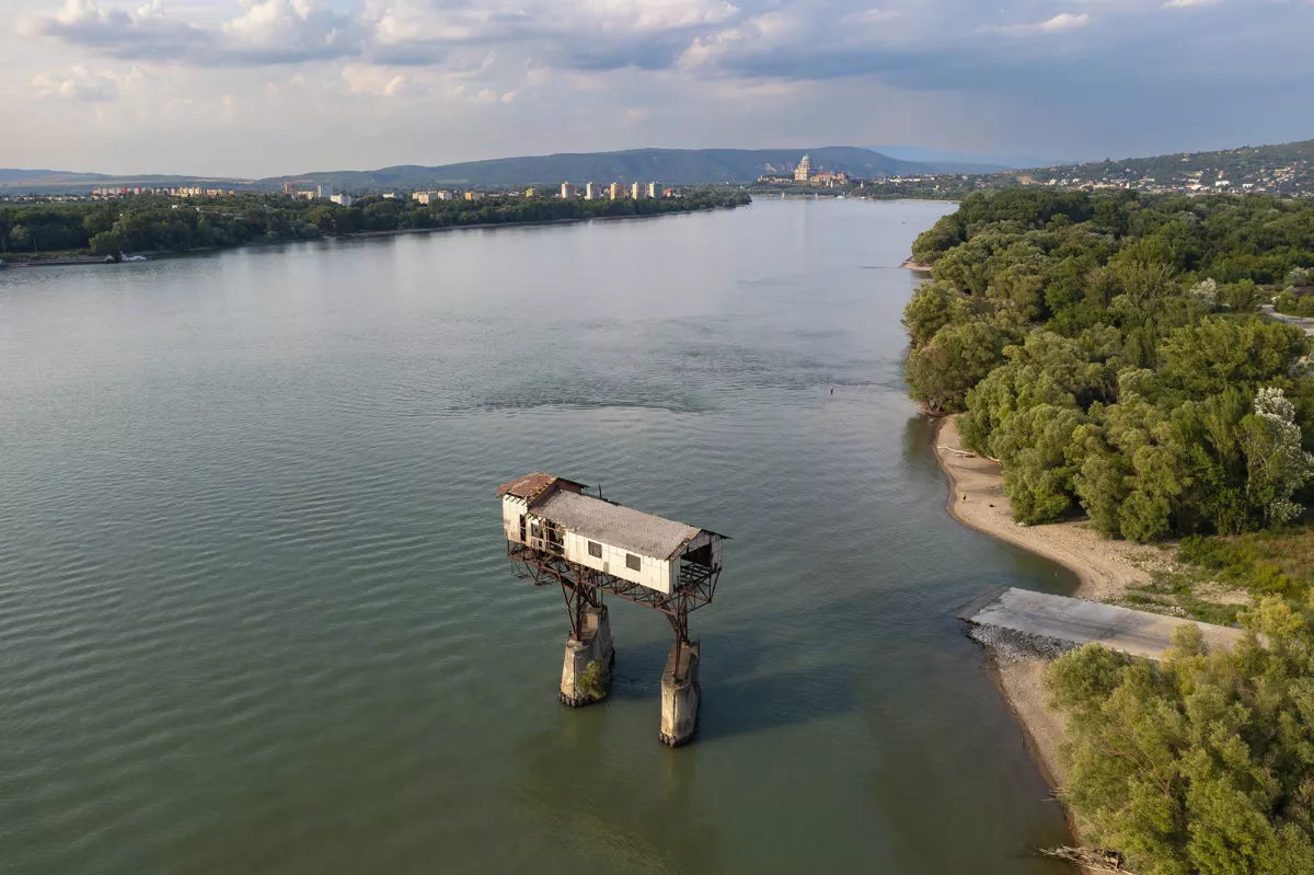 izgalmas és gyönyörű látnivalók Magyarországon - elhagyott szénrakodó, Esztergom