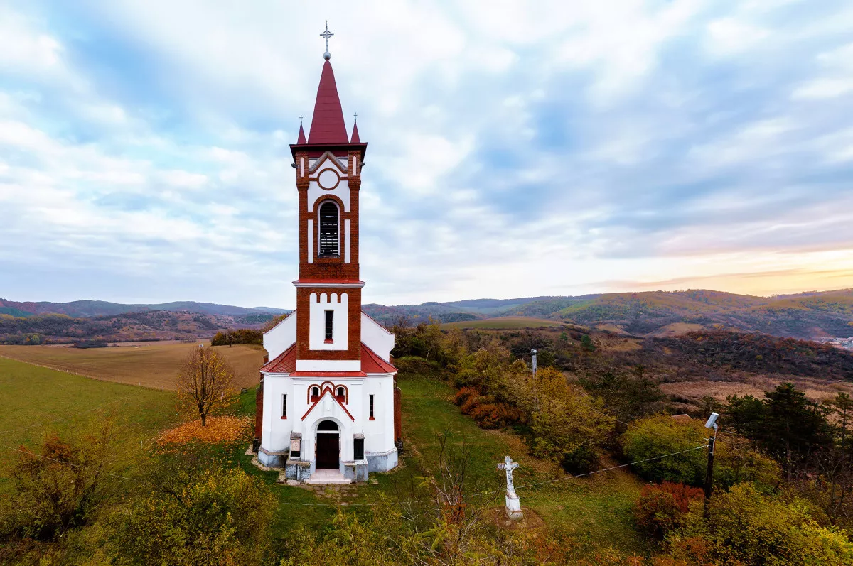 Kirándulástippek és látnivalók Magyarországon - Jézus Szíve-templom, Sóshartyán