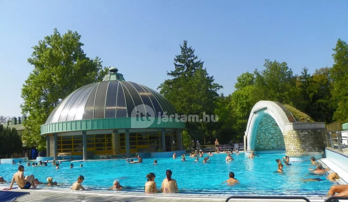 TOP10 szálloda Kelet-Magyarországon közvetlen átjárással az élményfürdőbe - Imola Hotel Platán, Eger