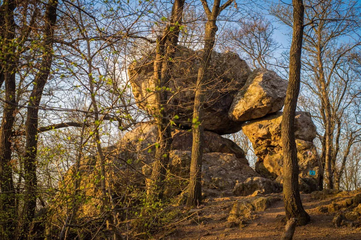 Lenyűgöző kirándulóhely Budapest környékén - Likas-kő (Sukoró)