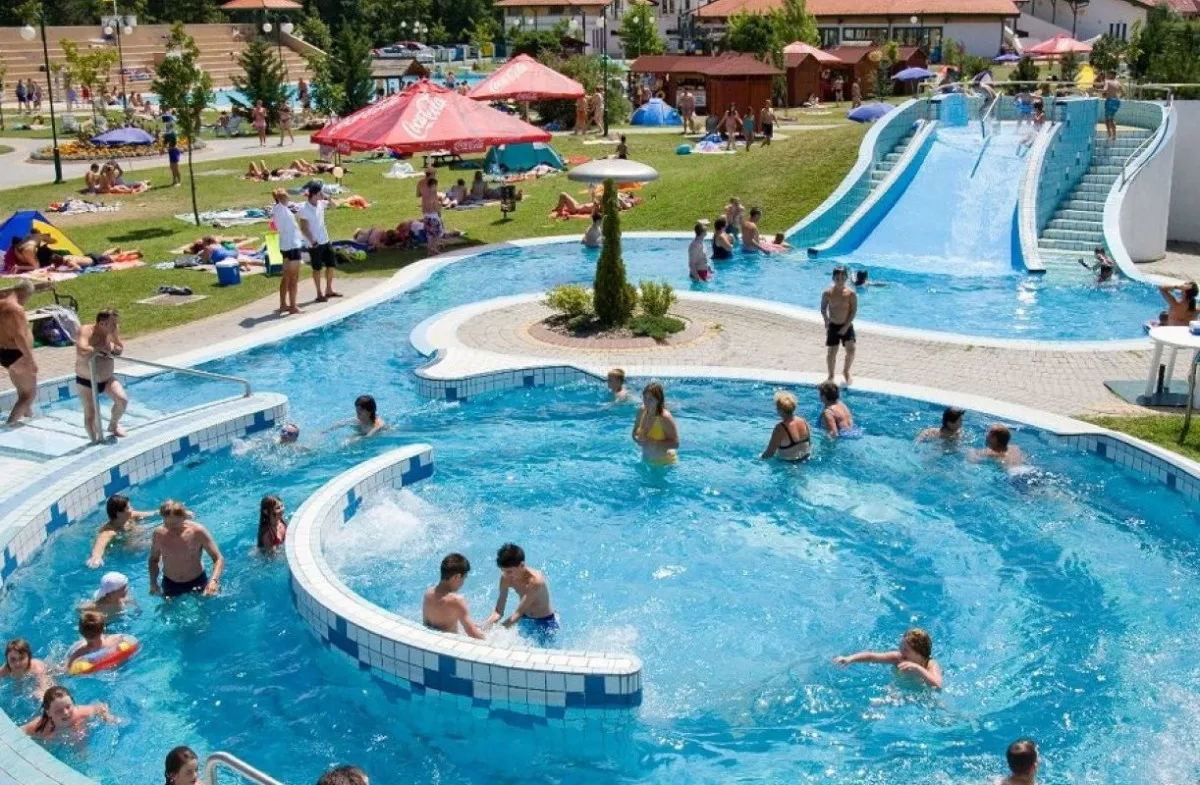 Csúszdaparkok, aquaparkok Magyarországon / Ceglédi Gyógyfürdő