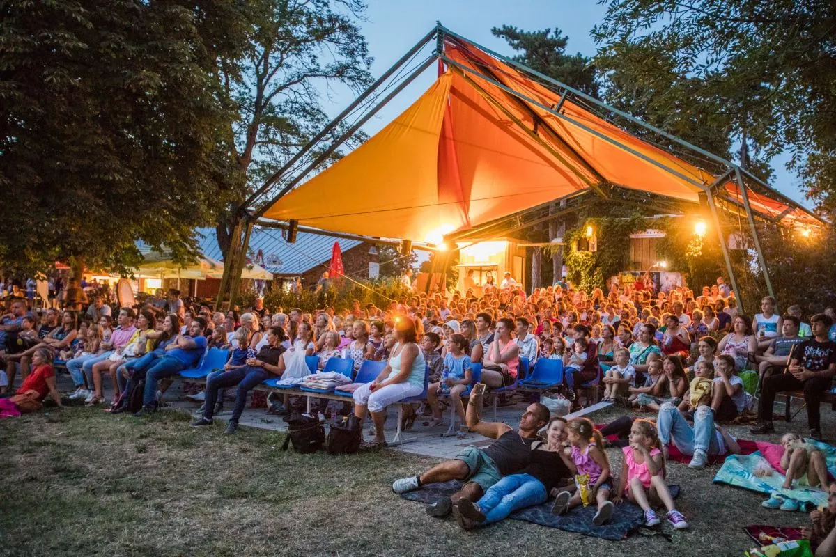 Autós- és kertmozik a Balatonon / Fotó: Fövenyes Kertmozi, Balatonudvari