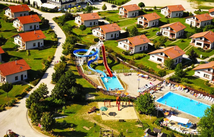 vBelföldi nyaralás vidéken - TOP5 szálloda festői zöldövezetben / Villapark Várgesztes