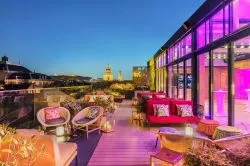 Új skybar Budapesten: a Hard Rock Hotel Budapest megnyitotta a Roxy Rooftop Lounge rooftop bárt
