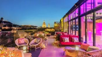 Új skybar Budapesten: a Hard Rock Hotel Budapest megnyitotta a Roxy Rooftop Lounge rooftop bárt