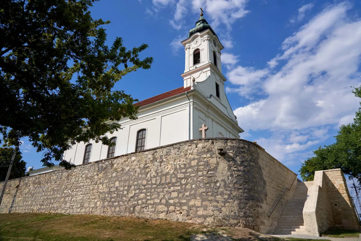 Etyek látnivalók - Sarlós Boldogasszony-templom (Etyek)