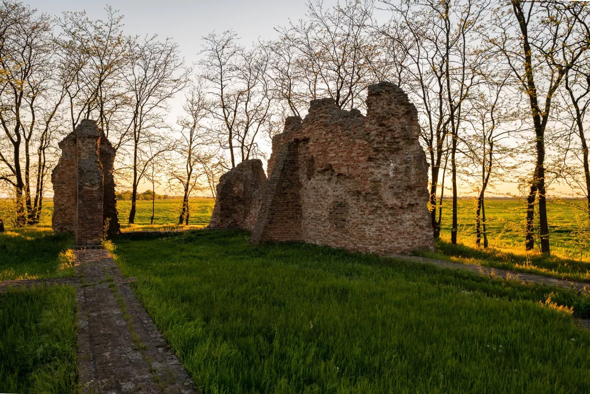 Kihagyhatatlan látnivalók Magyarországon - csomorkányi Templomrom (Hódmezővásárhely)