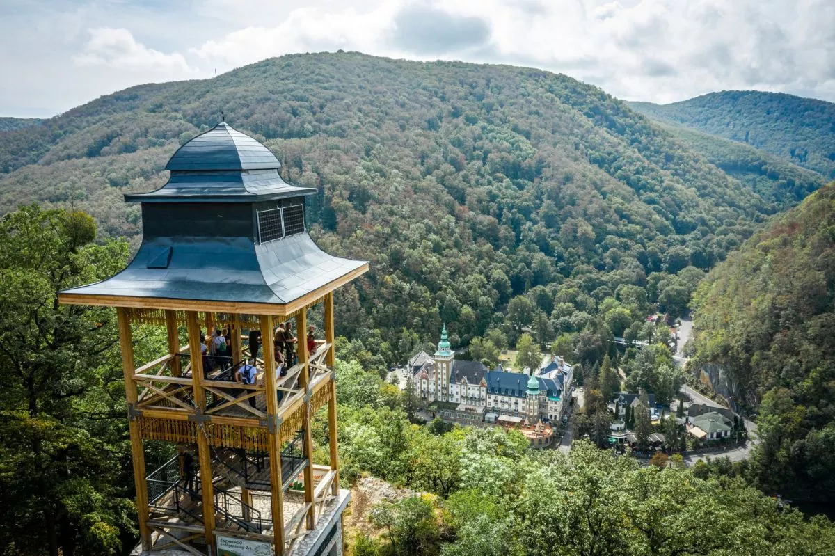 Meseszép panorámával vár Lillafüred legújabb látnivalója, a Zsófia kilátó / Kép: Horváth Csongor