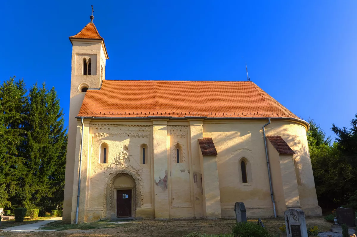 8 varázslatos látnivaló az Őrségben - Árpád-kori templom, Őriszentpéter