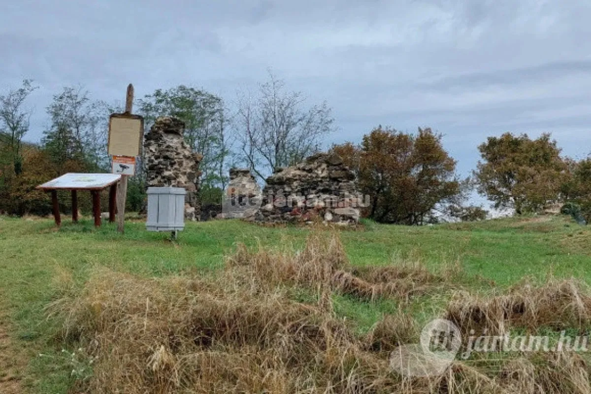 Ismerd meg a Káli-medence legszebb látnivalóit! - Kisfaludi templomrom/ Fotó: ittjartam.hu