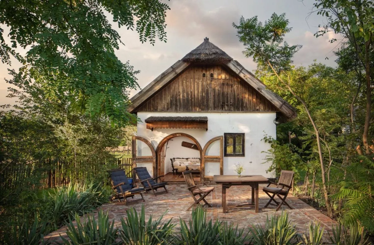 10 különleges szálláshely a hobbit laktól a luxus jurtákig - Homoki Lodge, Ruzsa