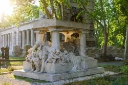 Tisztelet az elhunytaknak – Magyarország híres temetői és sírkertjei
