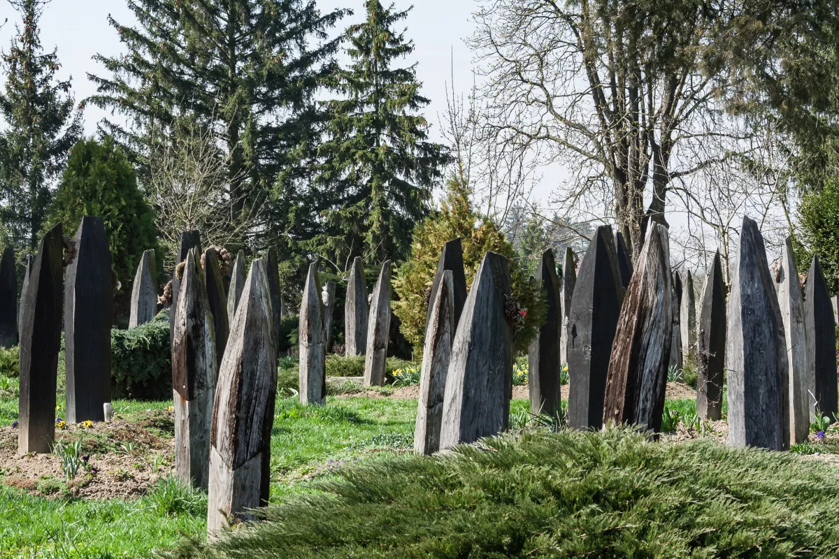 Mészáros Mihály főnixmadarat formázó szobra - Szatmárcsekei temető