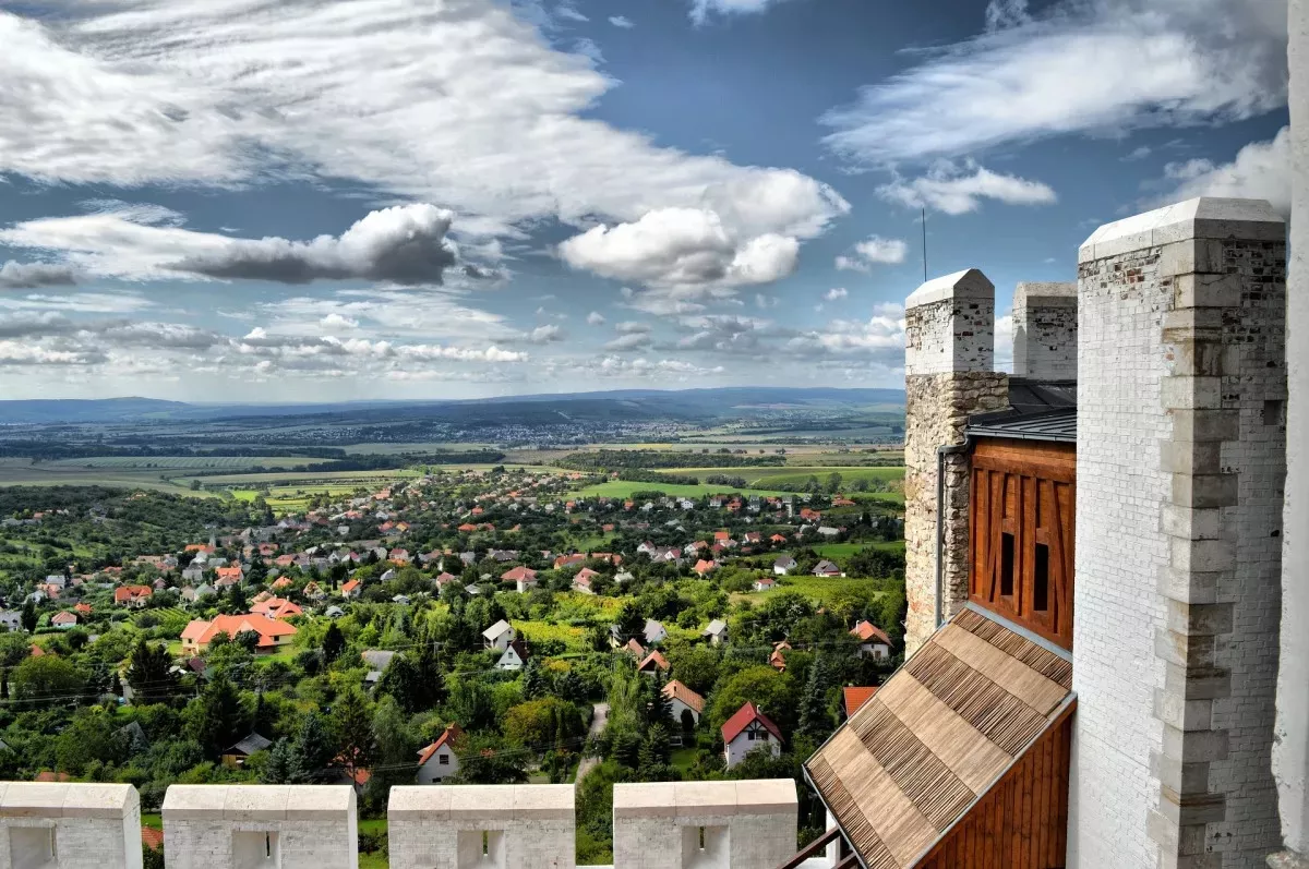 Hangulatos barangolások a Vértesben és környékén - Csókakői vár