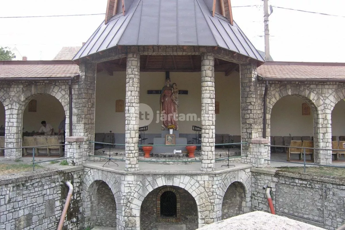 Kőpiramis, szurdokvölgy és álomszép panorámák - Fotó: ittjartam.hu, Bodajki Segítő Szűz Mária Kegyhely