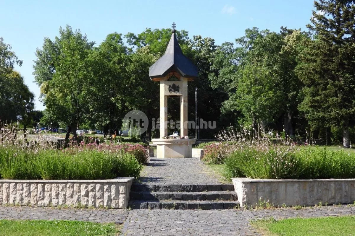 A történelem velünk él - Trianon-emlékmű (Tapolca)/ Fotó: ittjartam.hu, Ugor