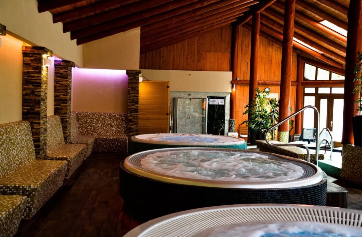 5 wellness hotel, ahol festői erdei környezetben pihenhettek - Kőkapu Vadászkastély és Hotel (Nagyhuta)