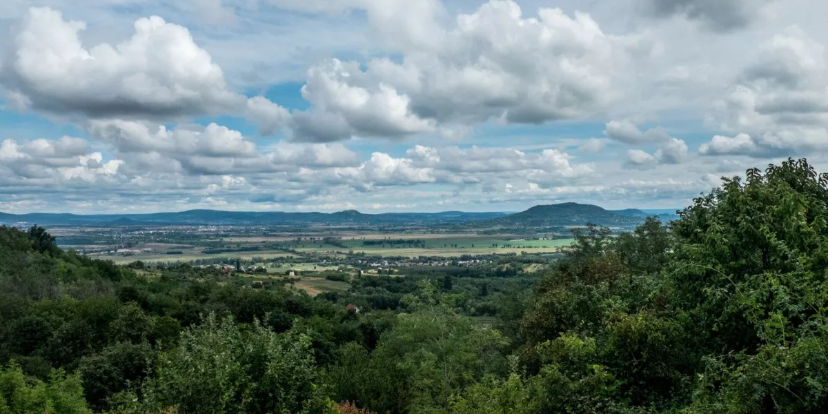 Csodás panorámák a Kéktúra útvonalán, ahonnan terepasztallá törpül a világ - OKT. 4. szakasz/ Fotó: kektura.hu, Burger Barna