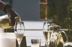 Pezsegj velünk! 2+1 champagne és pezsgőbár Budapesten a gyöngyöző buborékok kedvelőinek