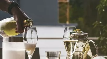 Pezsegj velünk! 2+1 champagne és pezsgőbár Budapesten a gyöngyöző buborékok kedvelőinek