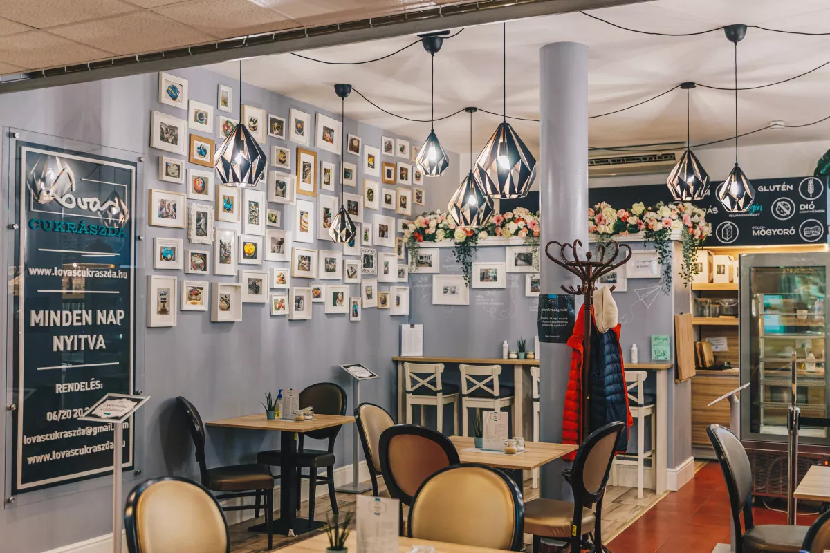 Keressük meg Budapest legfinomabb bejglijét! - Fotó: Lovas Cukrászda (Budapest)