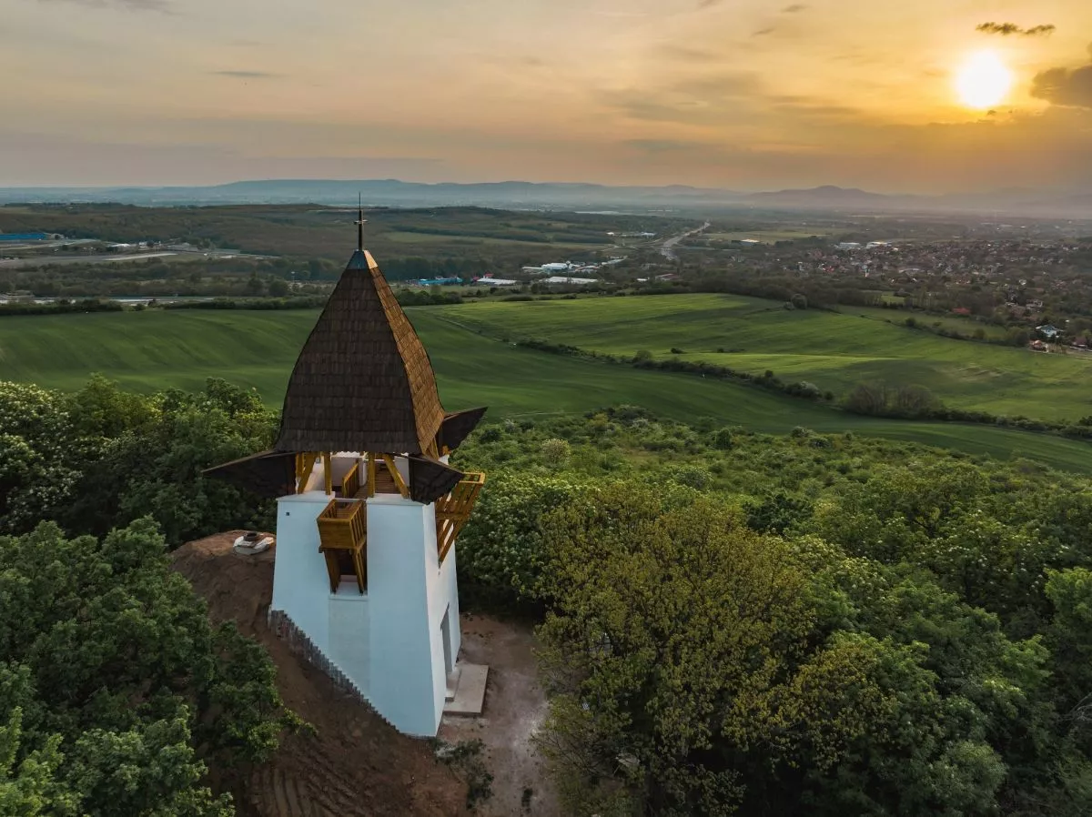 5 varázslatos kilátó, csodás panorámával - Szent László kilátó-kápolna (Mogyoród)