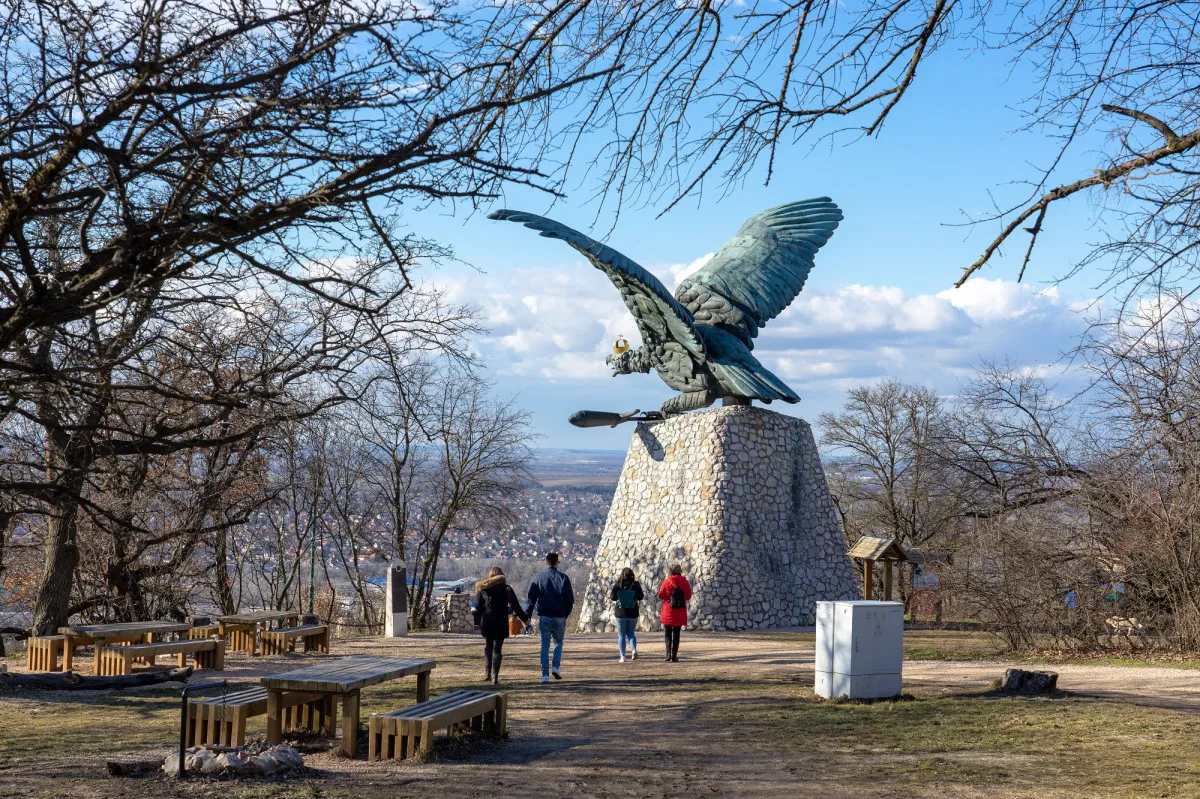 Történelmi emlékhelyek Magyarországon - Turul-emlékmű (Tatabánya)