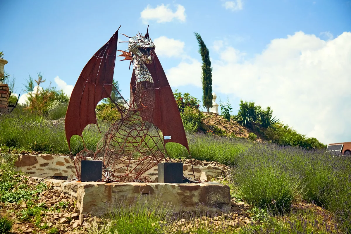 Túra a sárkányok nyomában - Sárkány-szobor (Kisapáti)