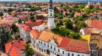 Palócföld ferde tornya és a hűség jelképe ‒ mesés városok a tűztornyok árnyékában