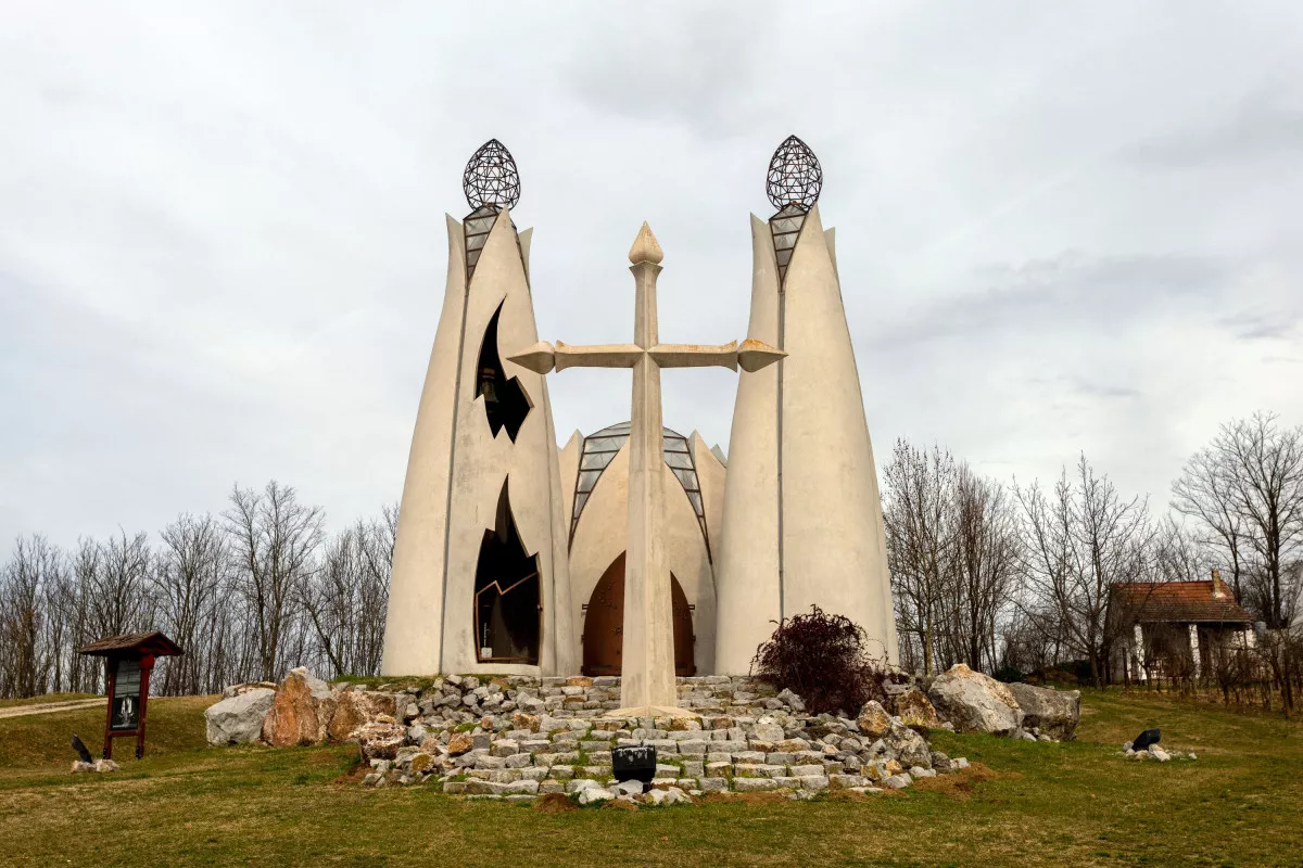Különleges templomok Magyarországon - Megbékélés kápolna, Beremend