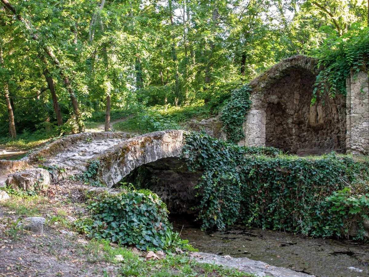 Barangolj a tatai Angolkertben - Műromok