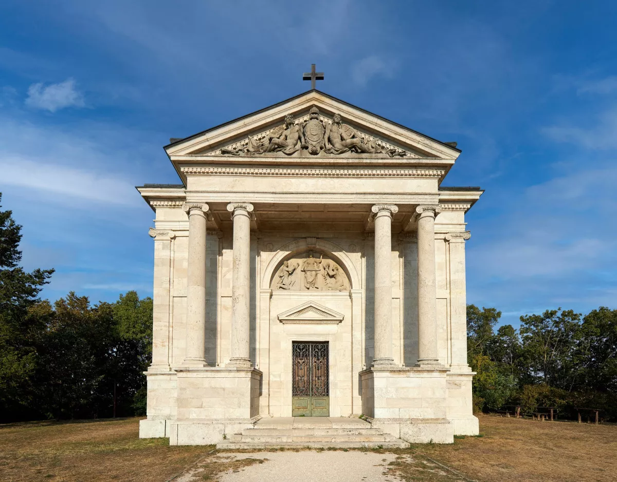 Pannonhalma látnivalók - Millenniumi emlékmű